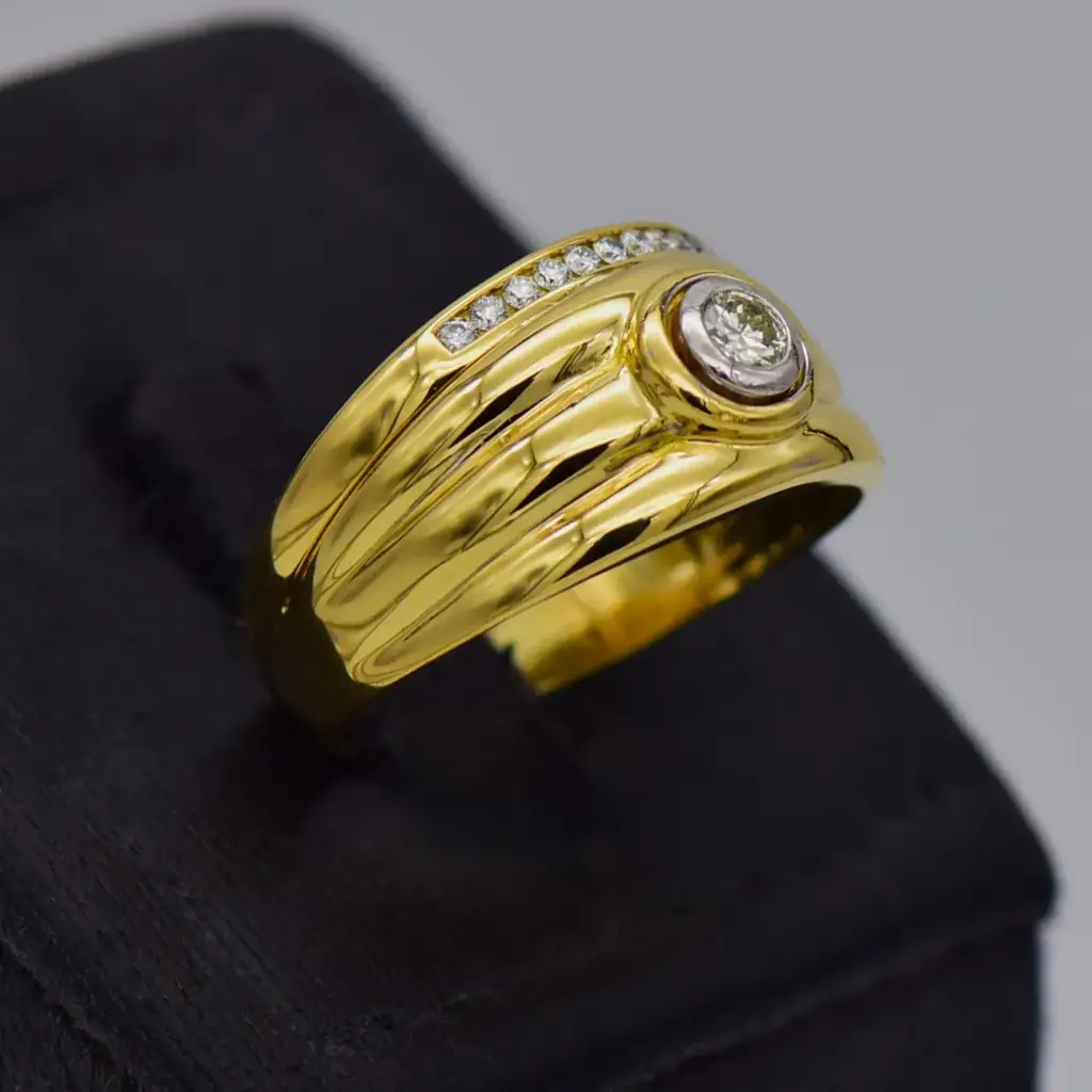 18ct Yellow Gold Wedding Ring Twin Set - View 2