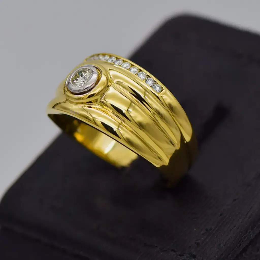 18ct Yellow Gold Wedding Ring Twin Set - View 3