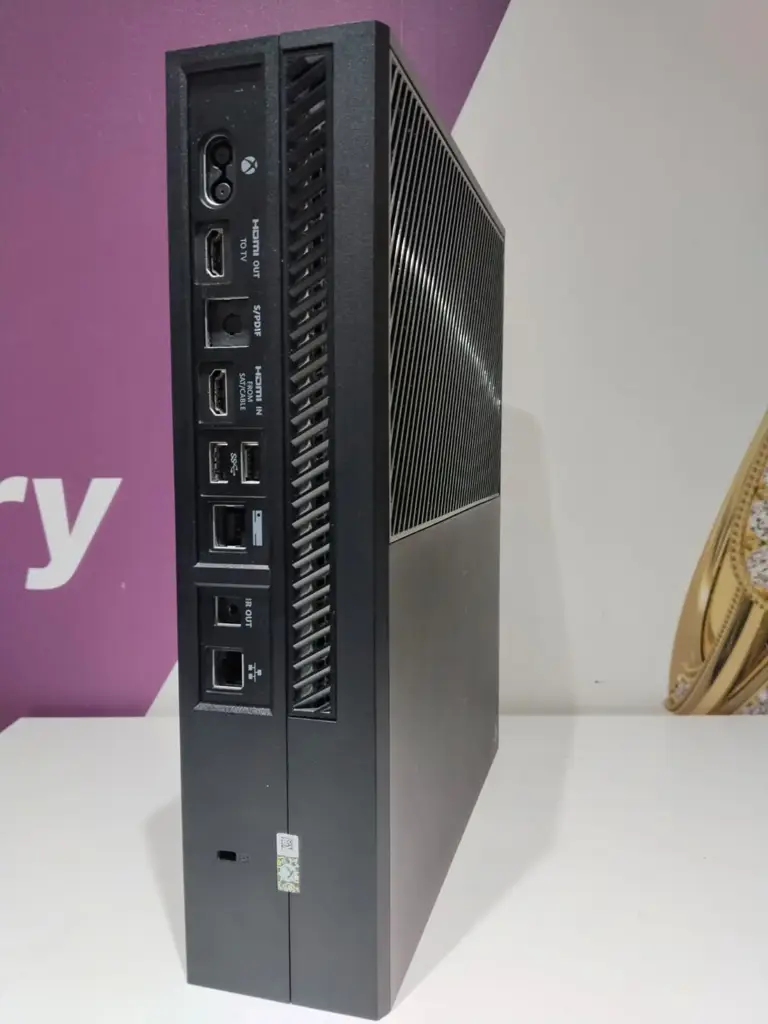 1540 Xbox One Console - View 4