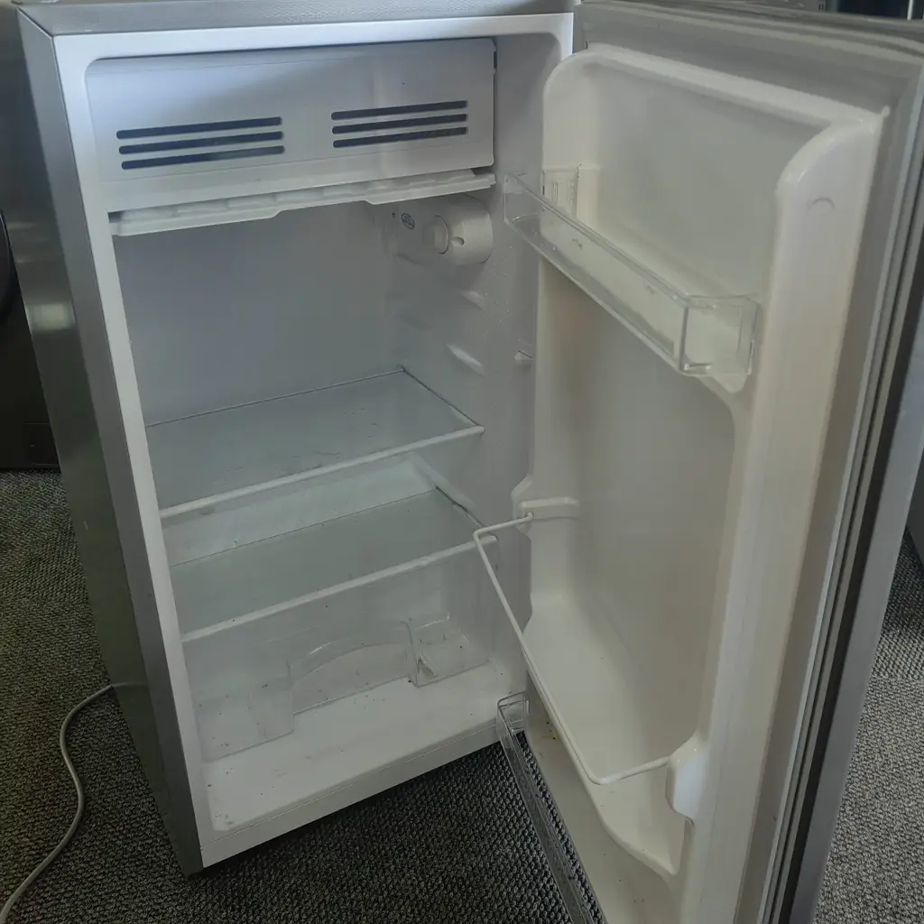 Bar Fridge Defy Dbf90m 90-Litre Free-Standing - View 4