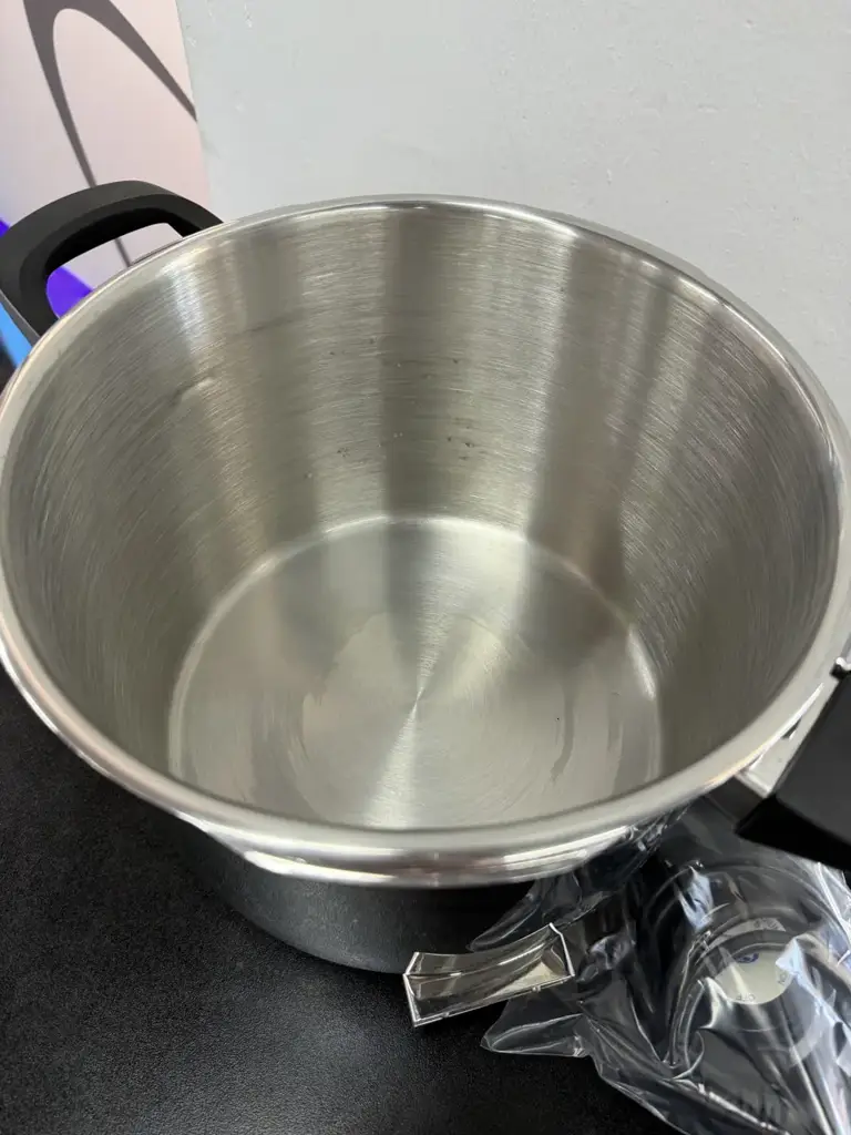 Amc 8L Pressure Cooker - View 2