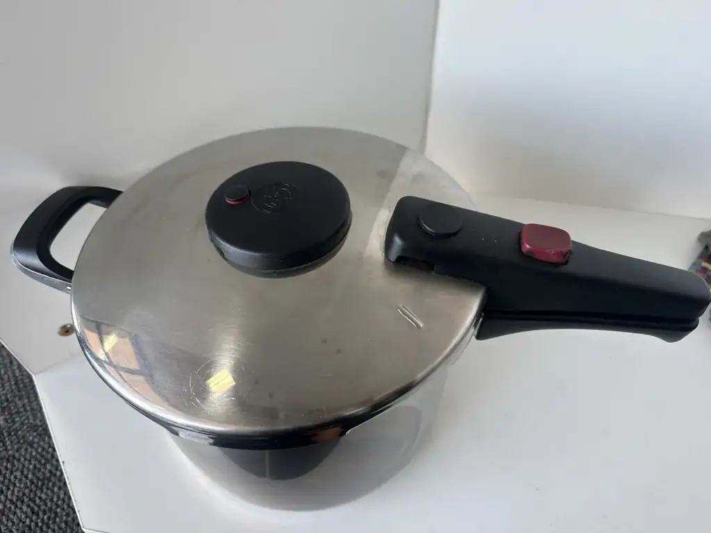 Amc Pressure Cooker - View 2