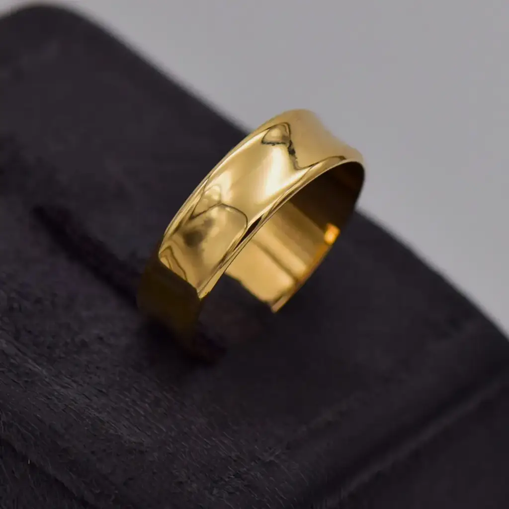 18Ct Yellow Gold Wedding Band Concave - View 2