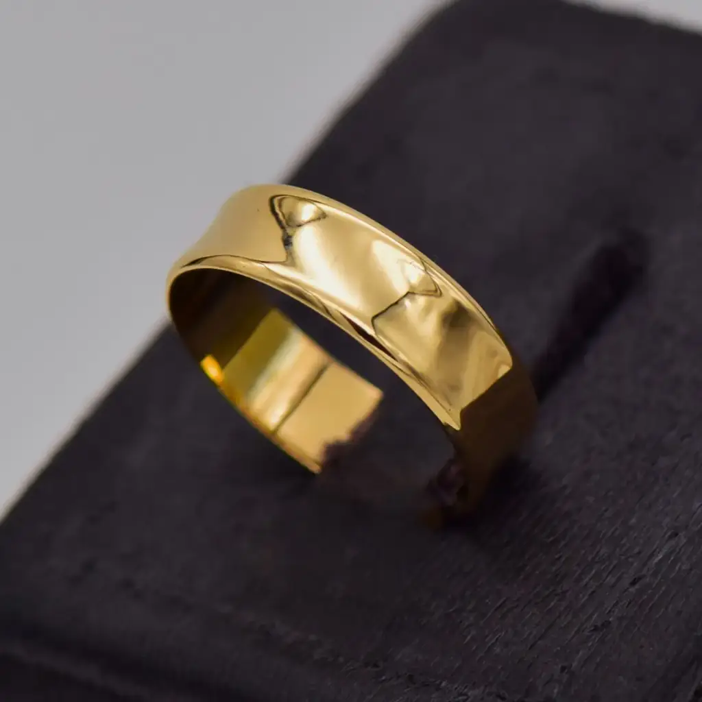 18Ct Yellow Gold Wedding Band Concave - View 3