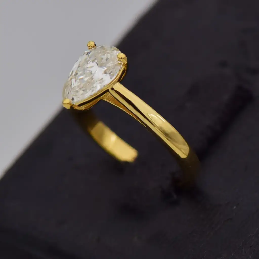 18ct Yellow Gold Engagement Ring - View 3