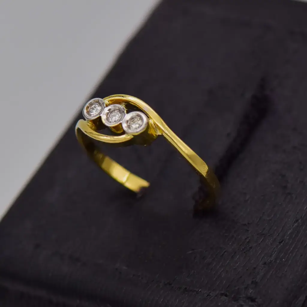 18ct Yellow Gold Dress Ring - View 3