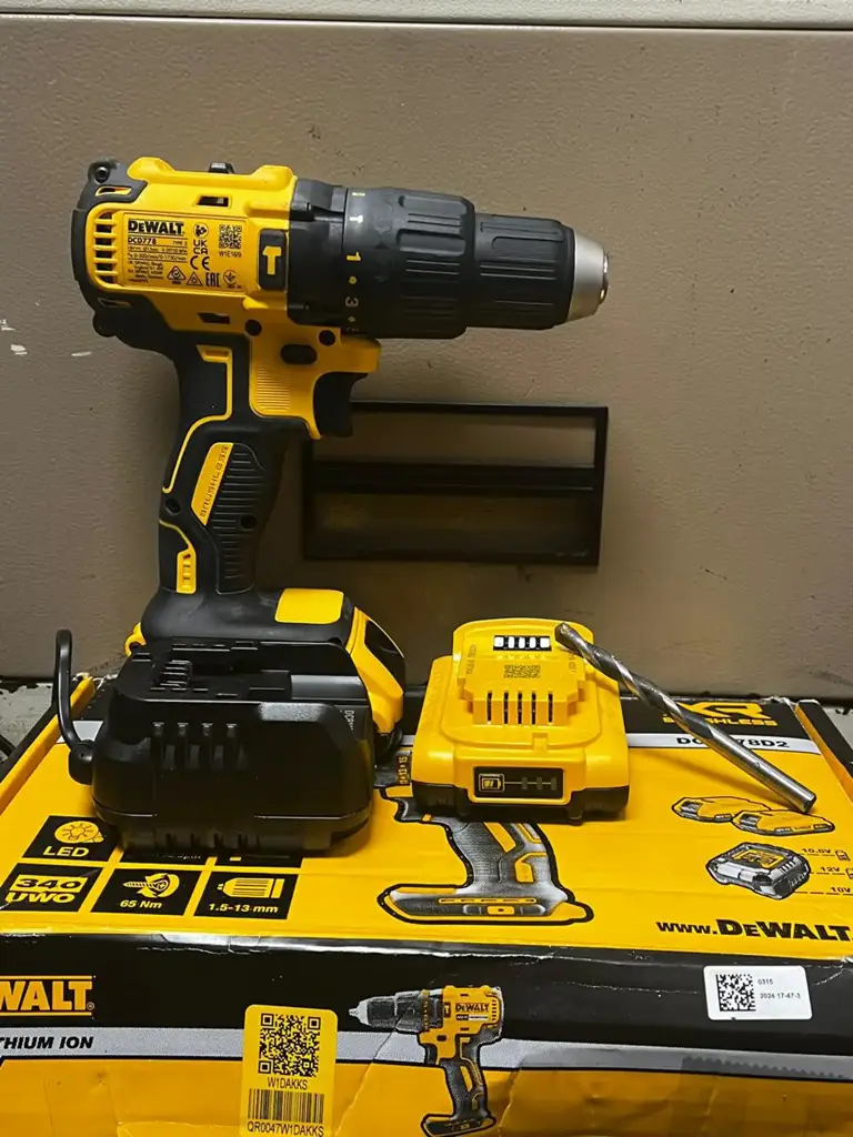 18 V Xr Brushless Hammer Drill Driver Kit