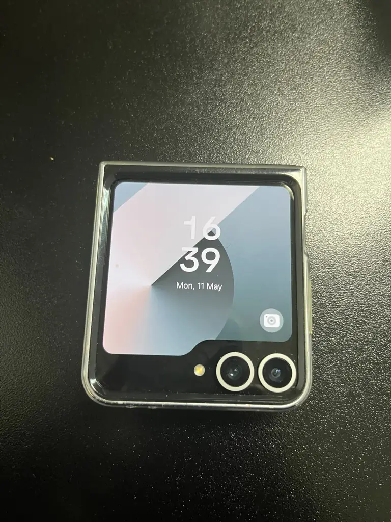 Samsung Galaxy Z Flip 6 5G 256Gb Smartphone - View 4