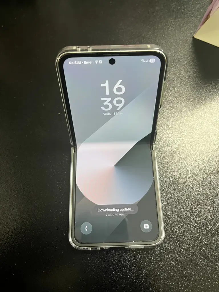 Samsung Galaxy Z Flip 6 5G 256Gb Smartphone - View 2