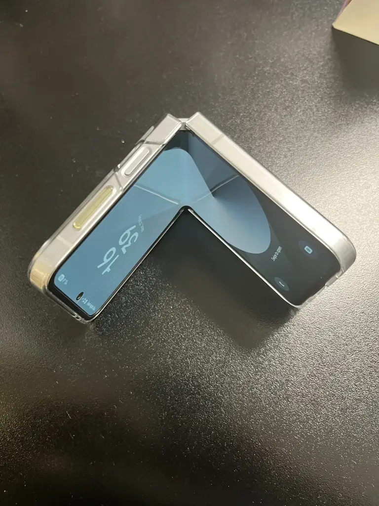 Samsung Galaxy Z Flip 6 5G 256Gb Smartphone - View 3