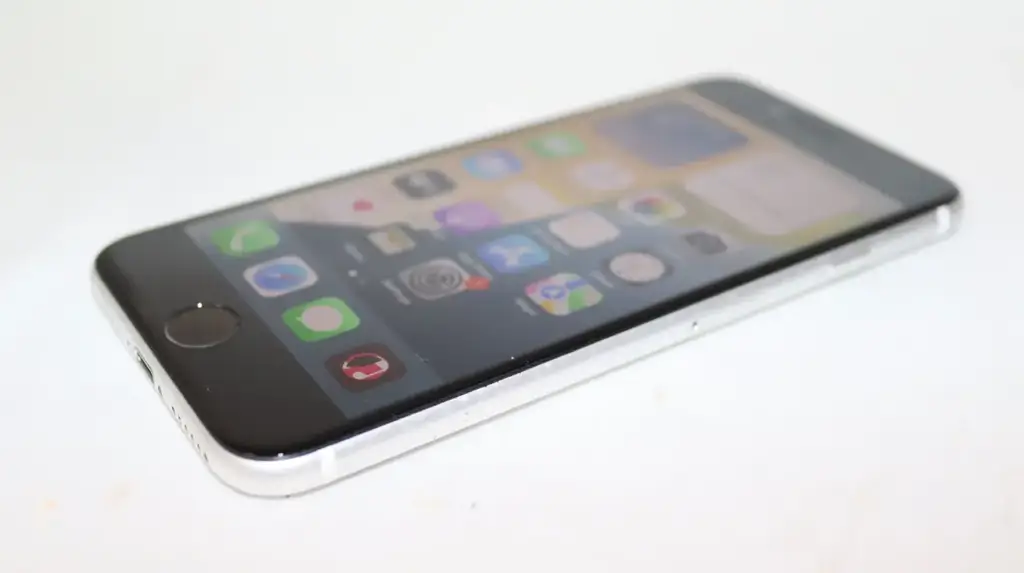 Apple Iphone Se (2020) Smartphone - View 4