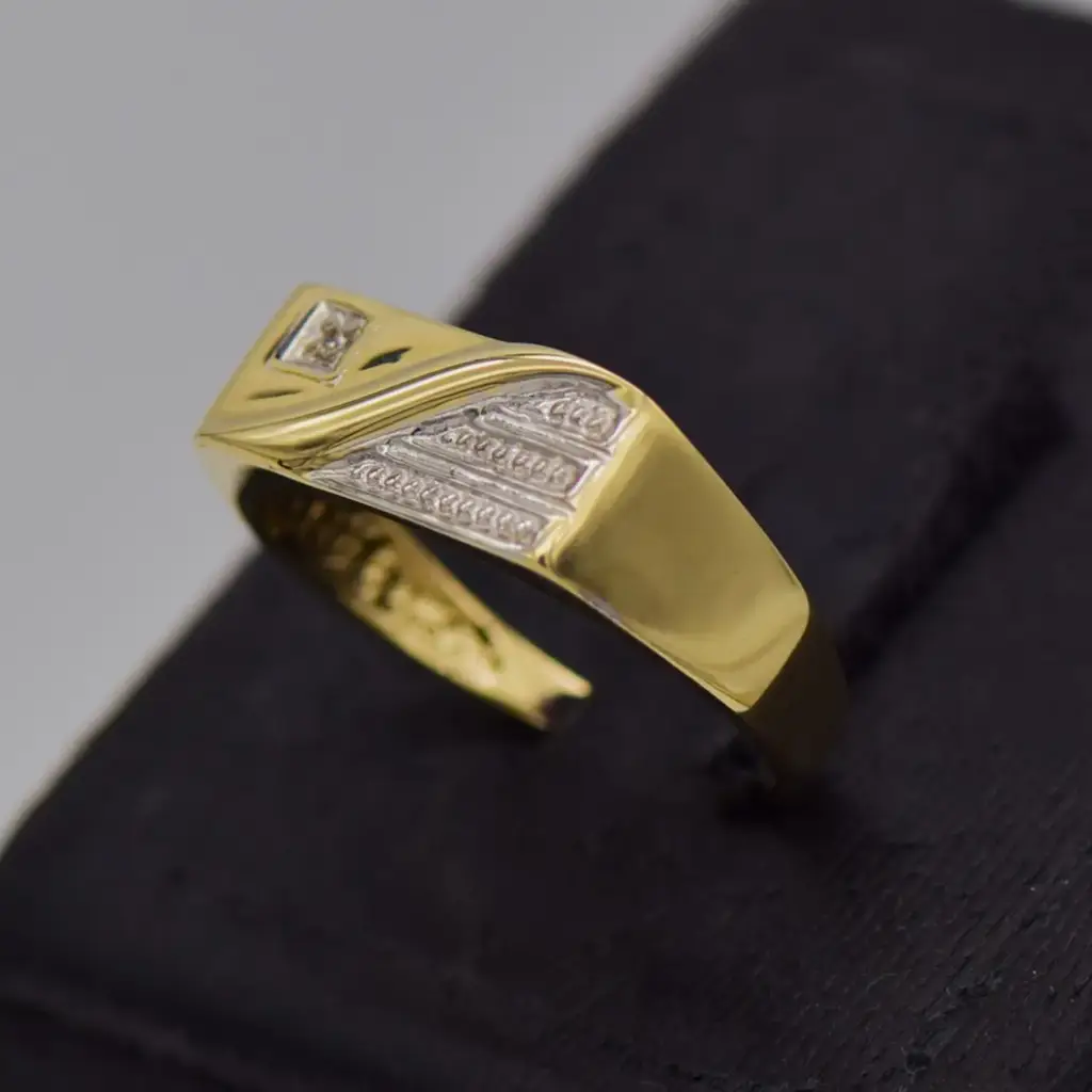 9ct Yellow Gold Men's Ring - View 3