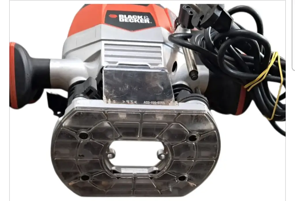 Black And Decker Kw900e Plunge Router - View 4