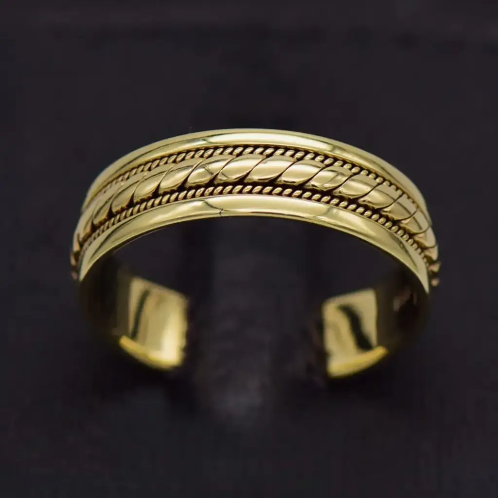 9ct Yellow Gold Wedding Band Patterned - View 2