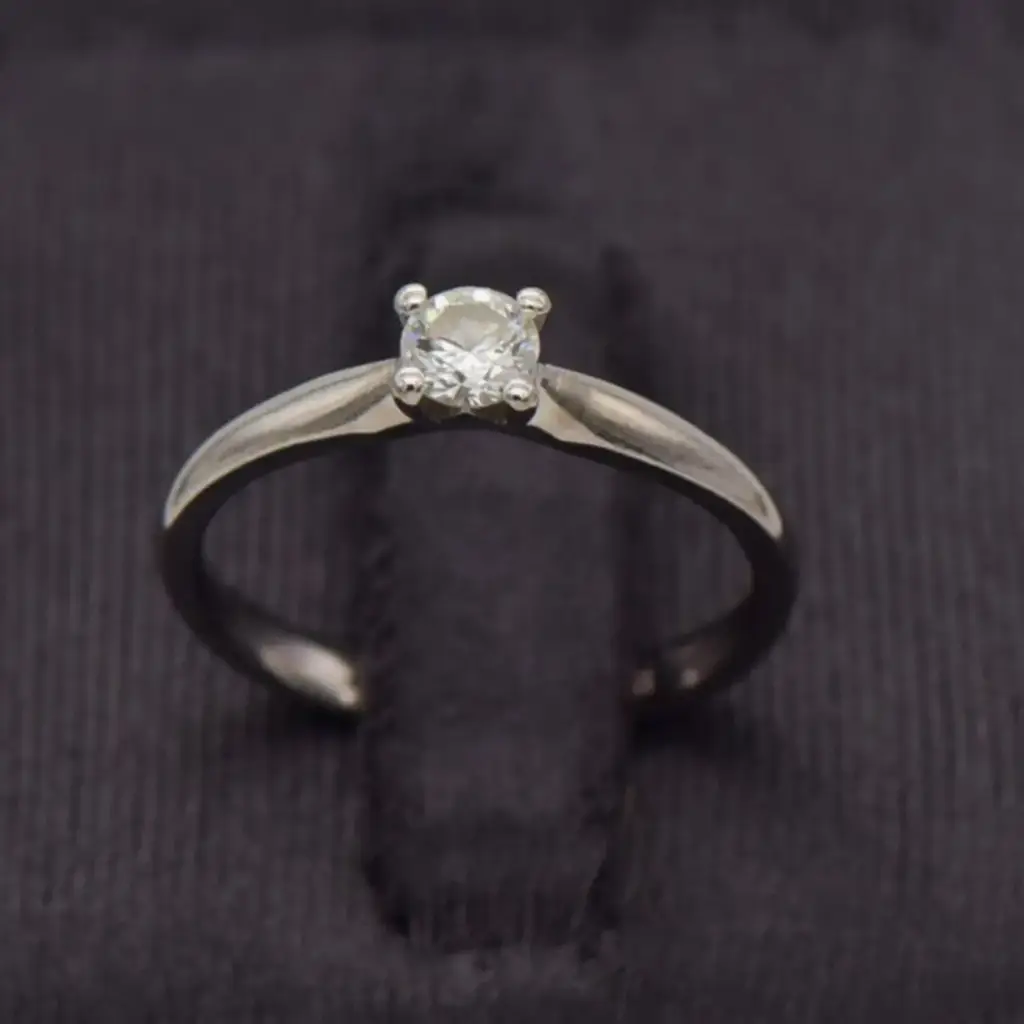 18Ct White Gold Engagement Ring