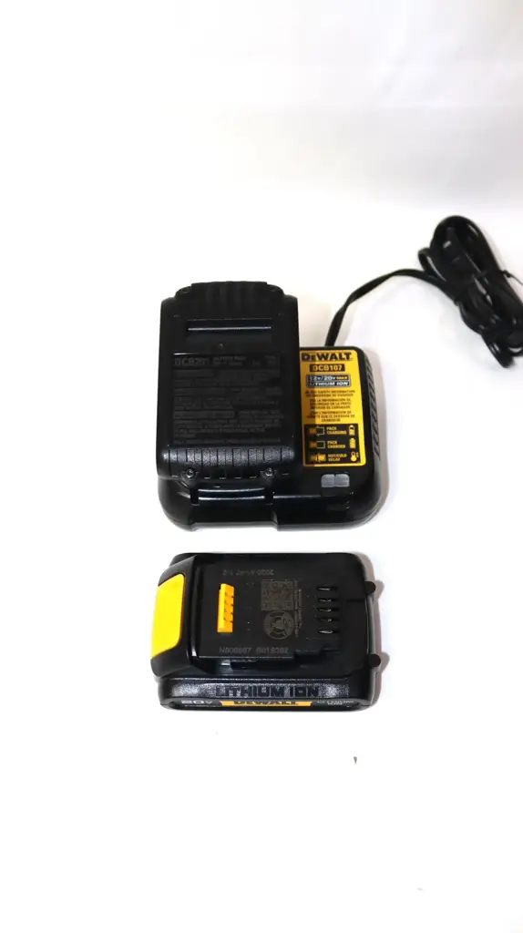 Dewalt Dcd777 20V Cordless Drill Driver - View 2