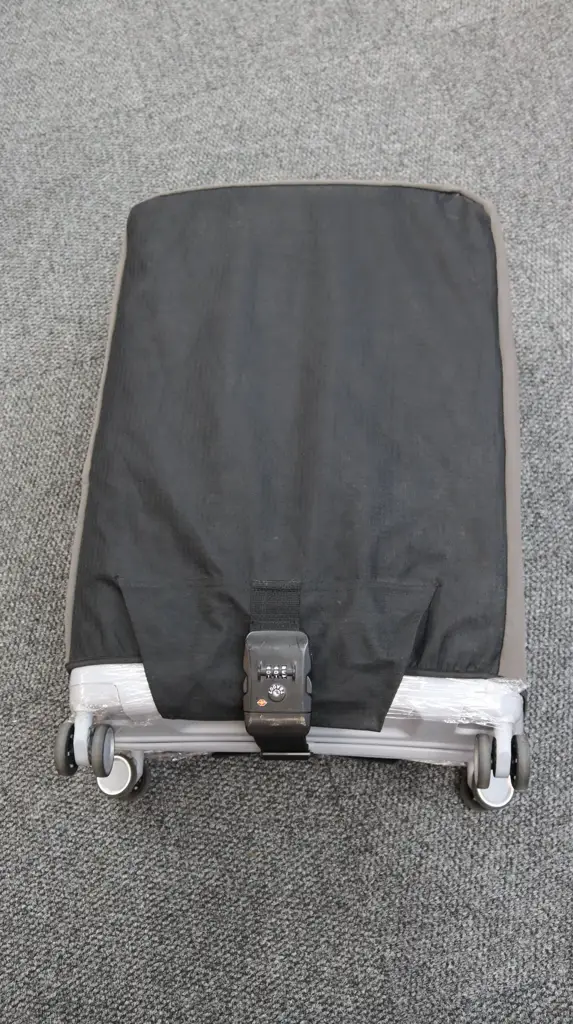 Luggage Glove Medium Protective Suitcase Cover - View 5