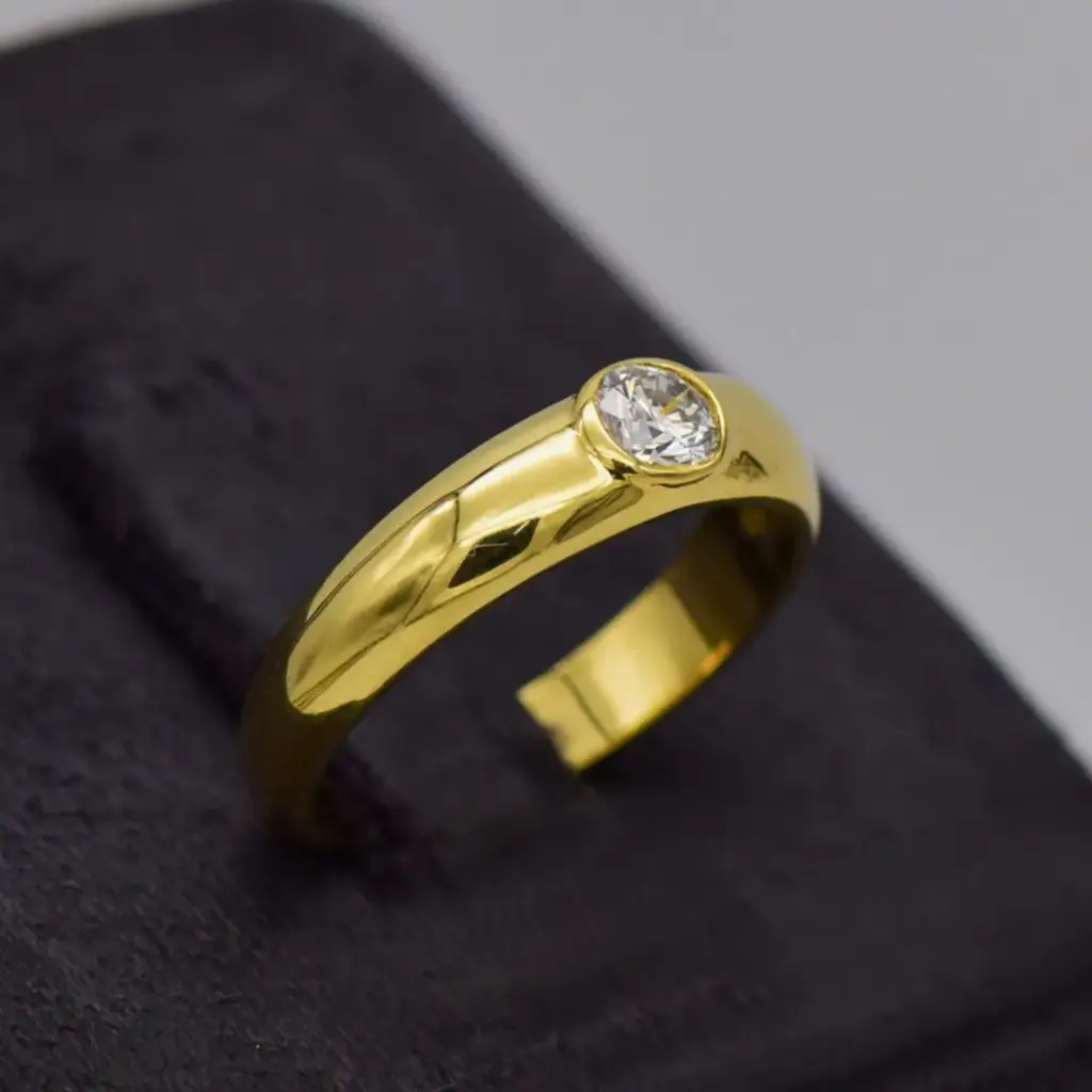 18ct Yellow Gold Engagement Ring - View 3
