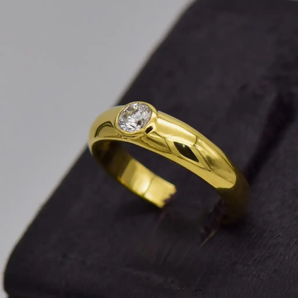 18ct Yellow Gold Engagement Ring - View 4