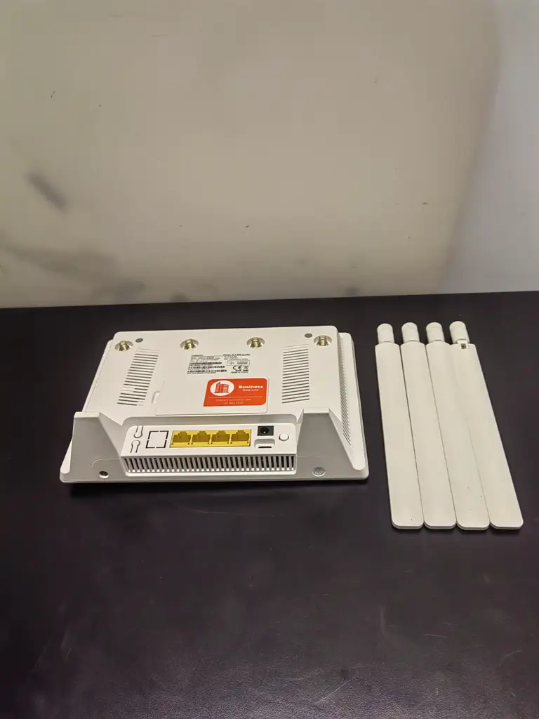 Vodacom Zlt-S90 Ultra 4G Lte Wi-Fi Router - View 4