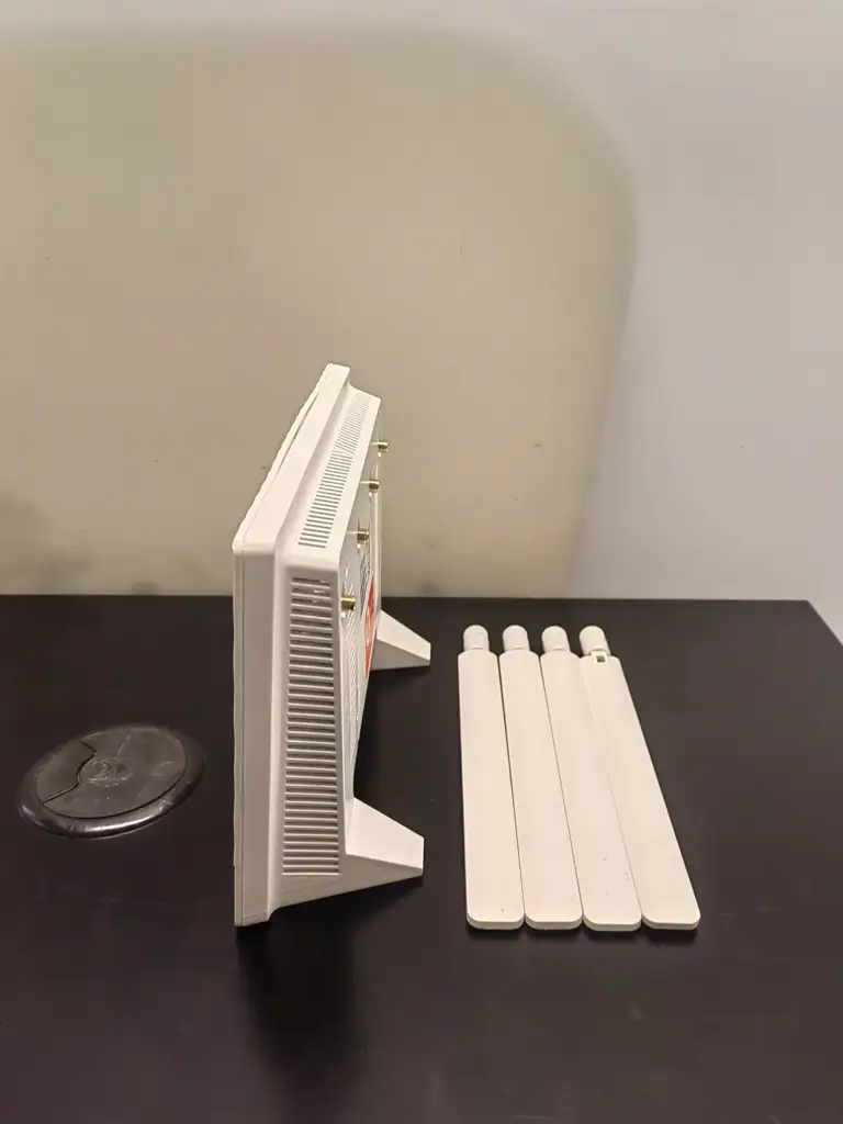 Vodacom Zlt-S90 Ultra 4G Lte Wi-Fi Router - View 3