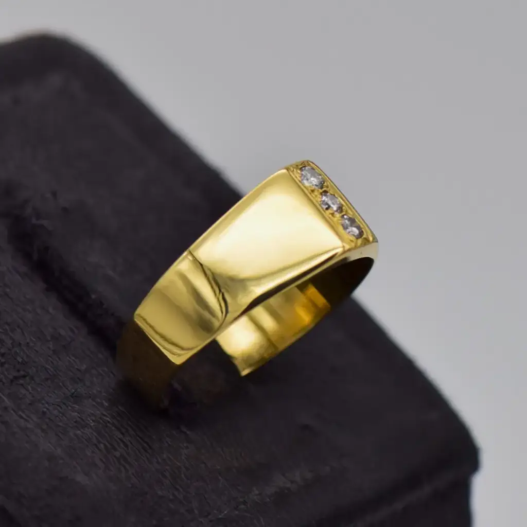 18ct Yellow Gold Dress Ring - View 2