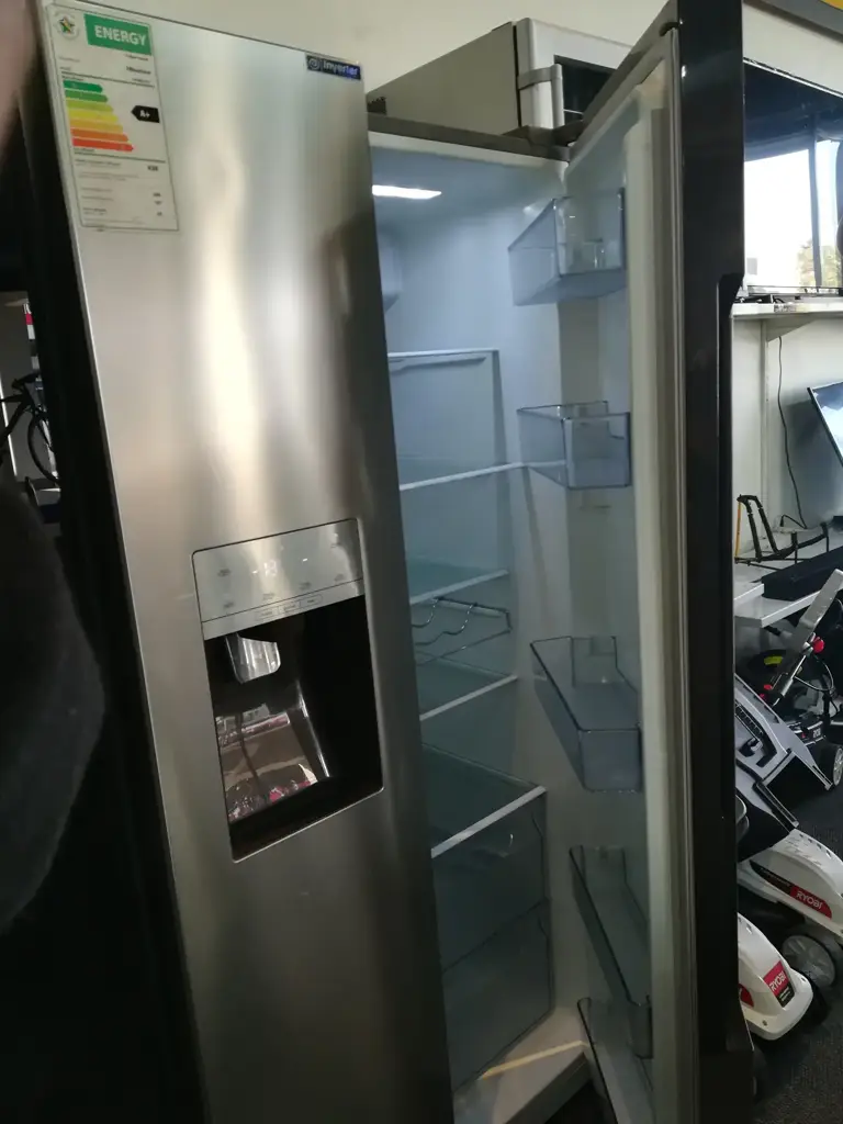 Hisense Fridge Freezer - View 2