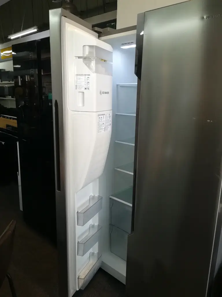 Hisense Fridge Freezer - View 3