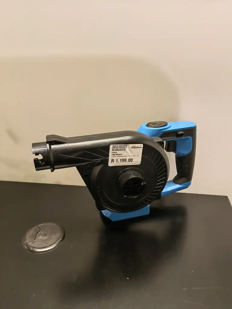 Trade Professional 18V Cordless Leaf Blower - View 3
