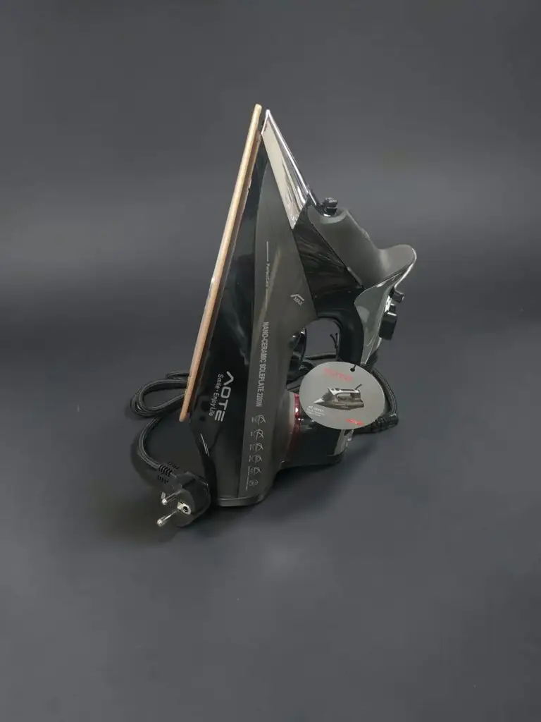 Aote At32601 Steam Iron - View 2