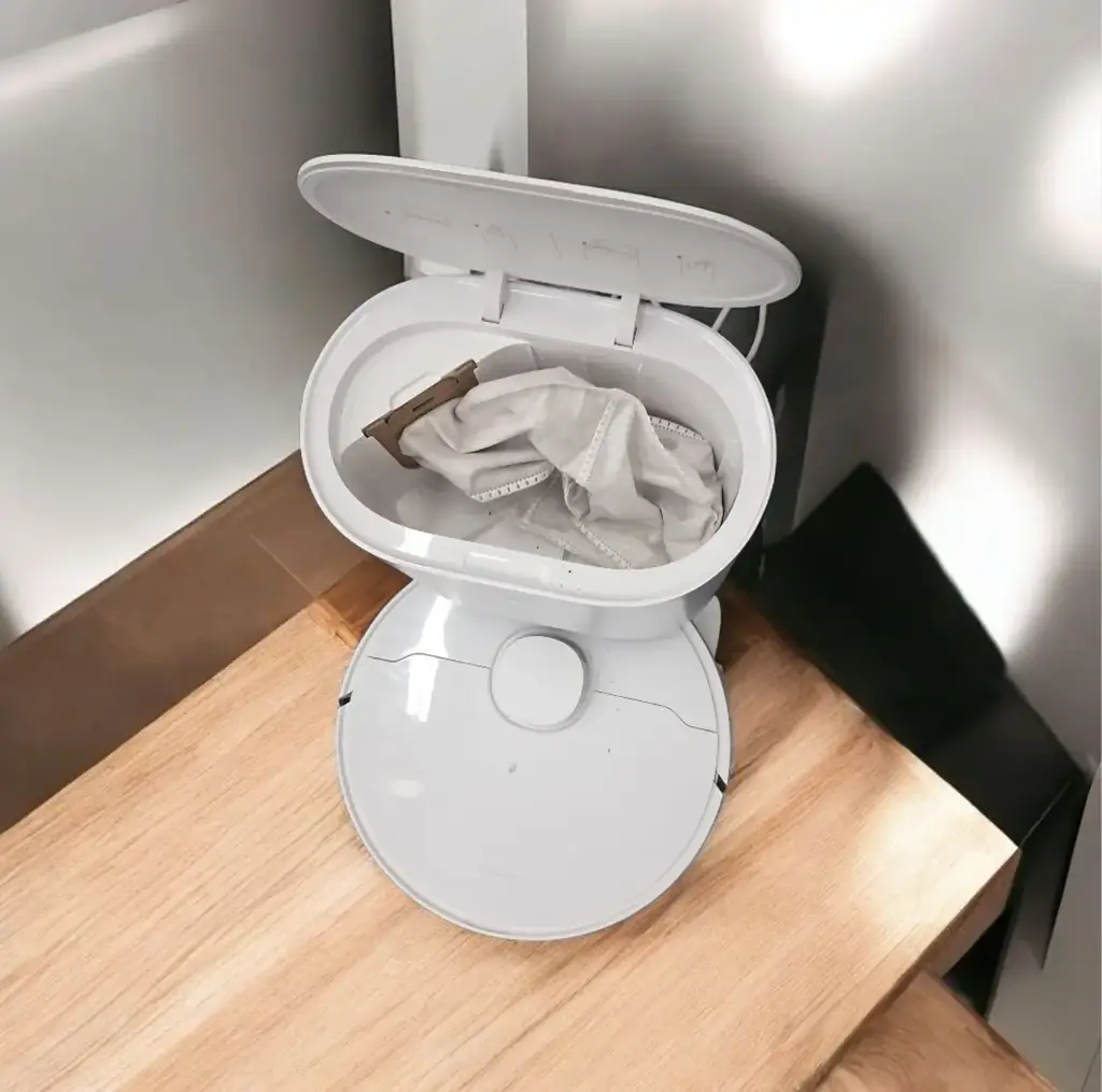 Dreame Dreambot D10 Plus Vaccum Cleaner - View 2