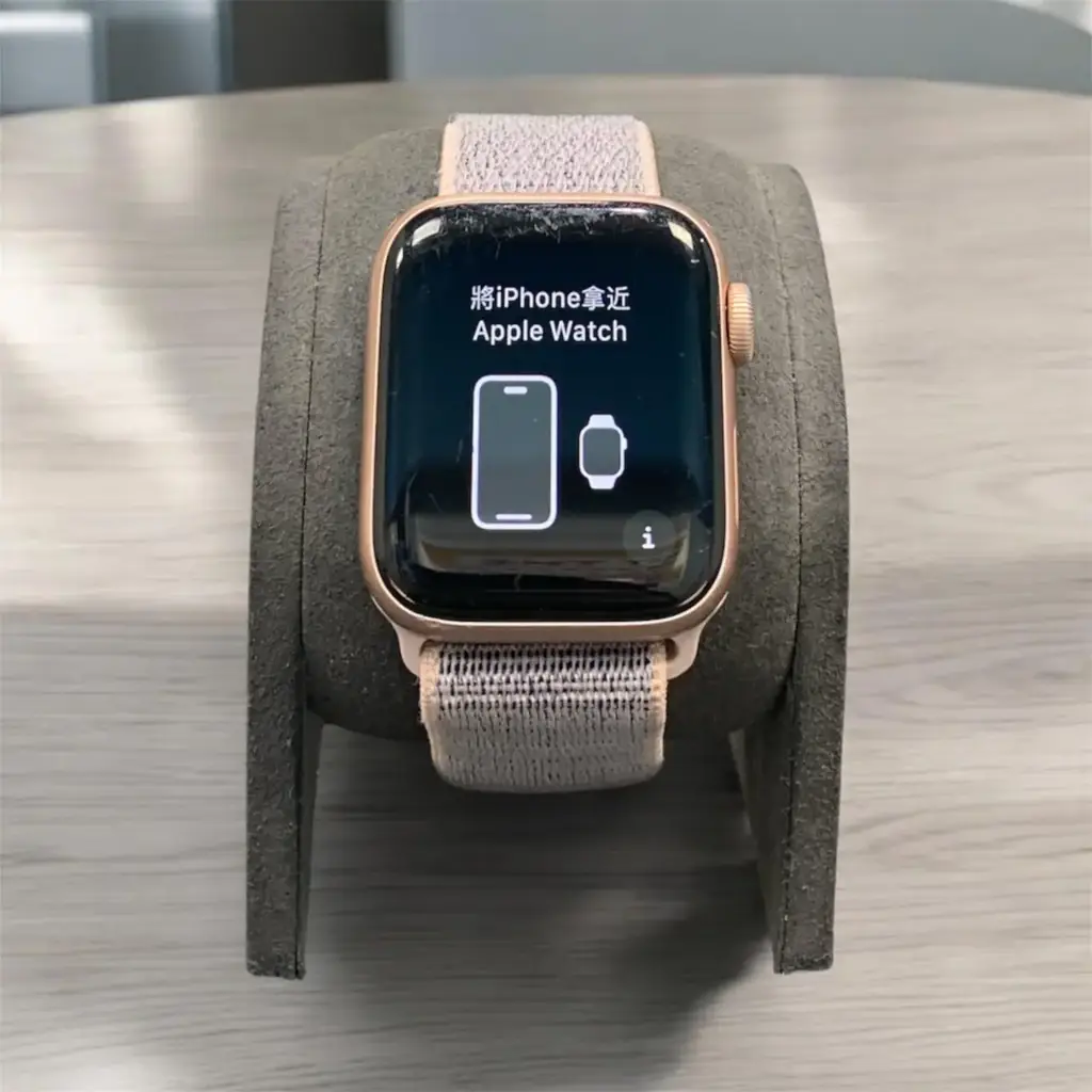 Apple A2351 Series Se Watch - View 2