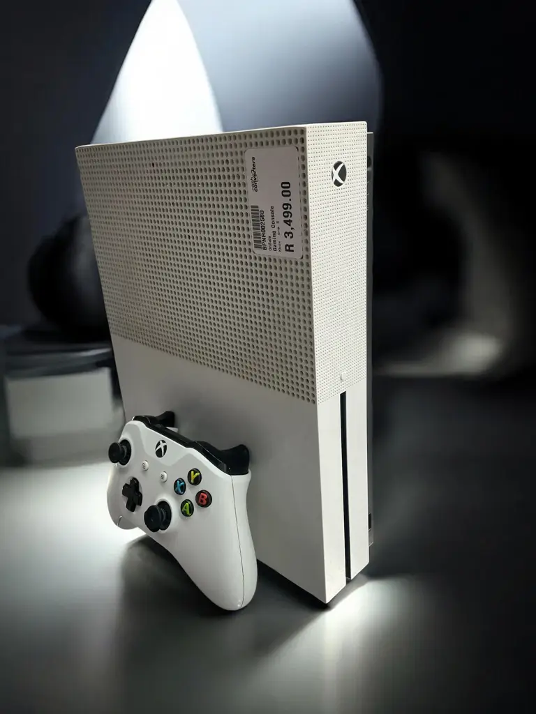 Xbox One S 500GB +1 Controller Console - View 2