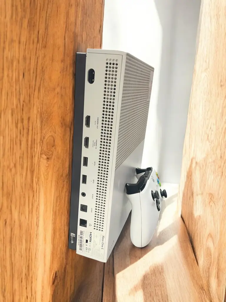 Xbox One S 500GB +1 Controller Console - View 3