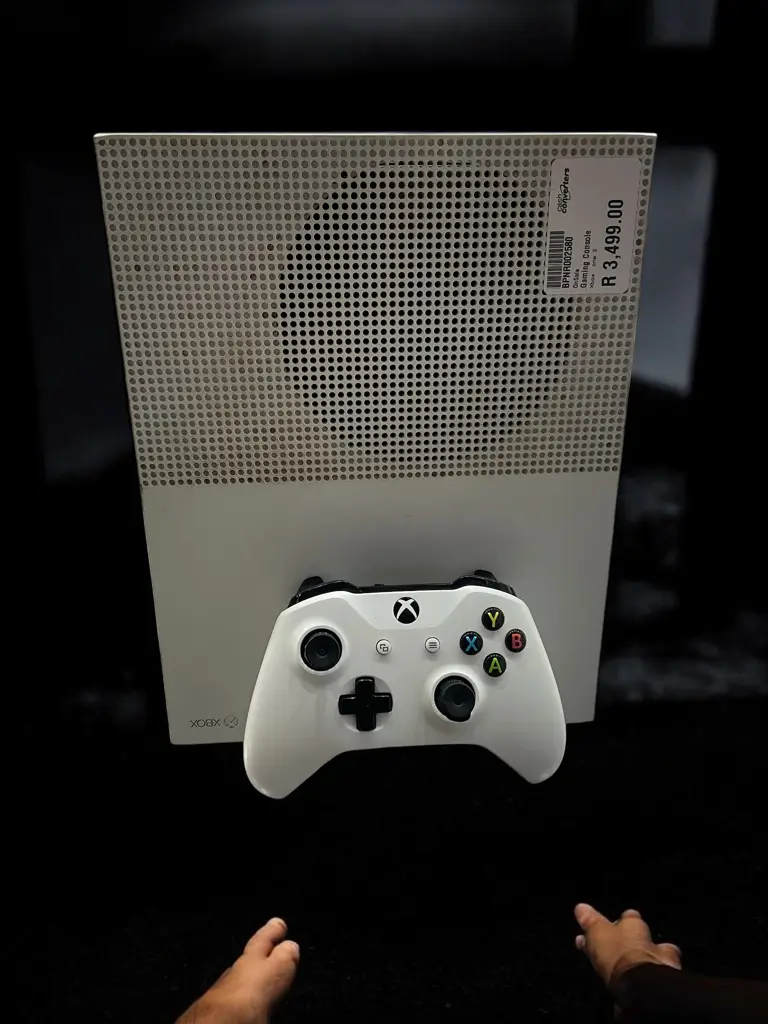Xbox One S 500GB +1 Controller Console - View 4