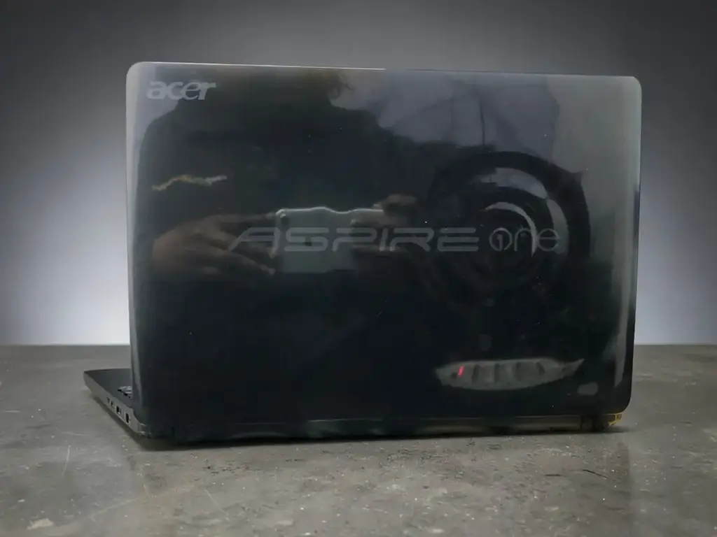Acer Aspire One- Aod257 - View 2