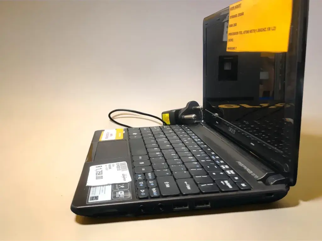 Acer Aspire One- Aod257 - View 3