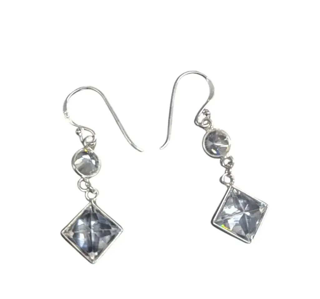 925 Sterling Silver Drop Earings With Diamond-Shaped Clear - View 2