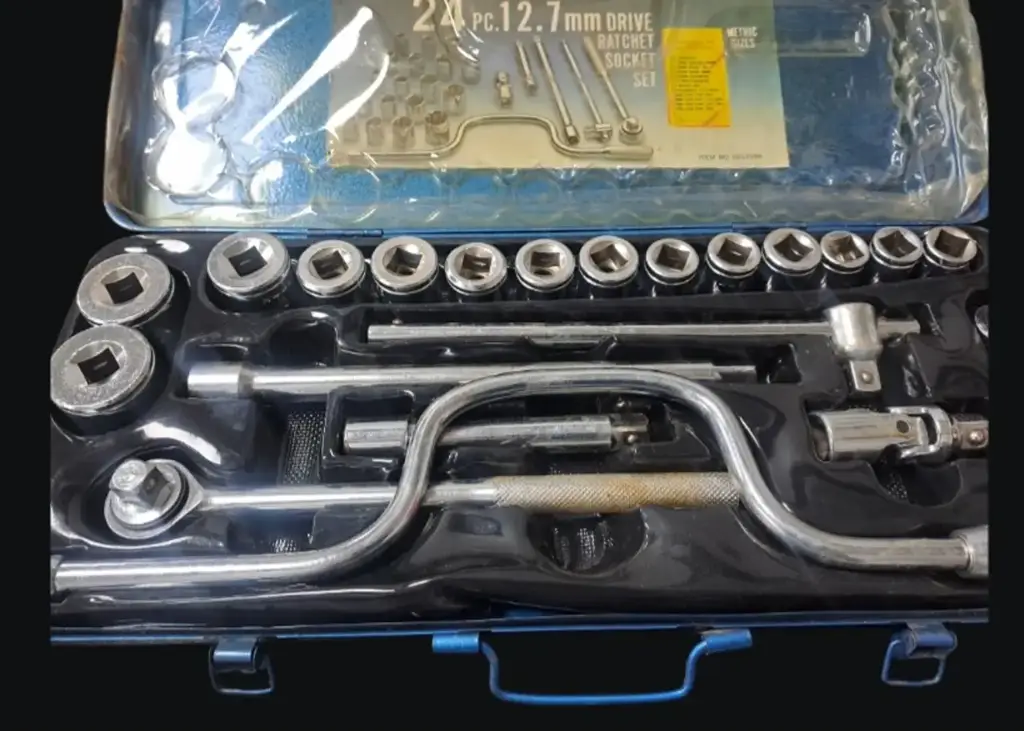 24 Piece Ratchet Socket Set - View 2