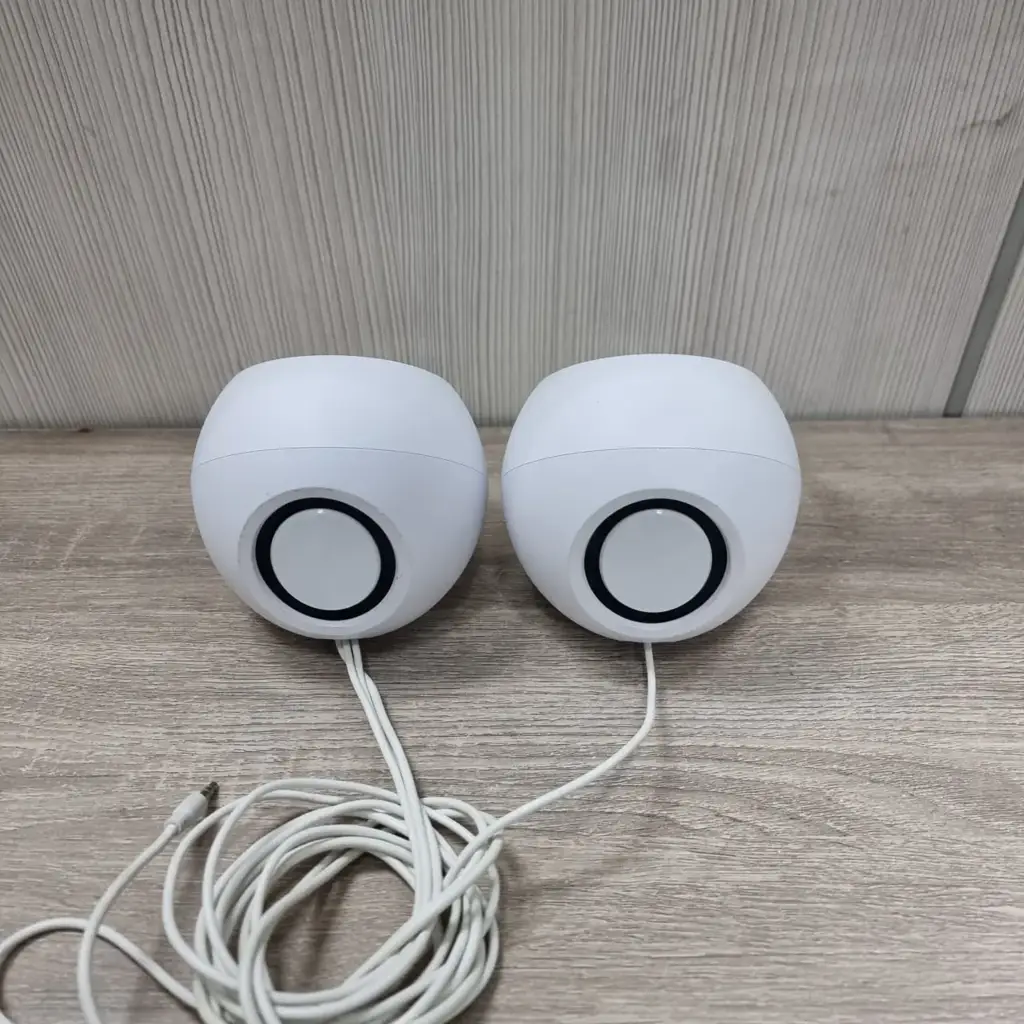 Creative Pebble 2.0 Usb Desktop Speaker System In White - View 3