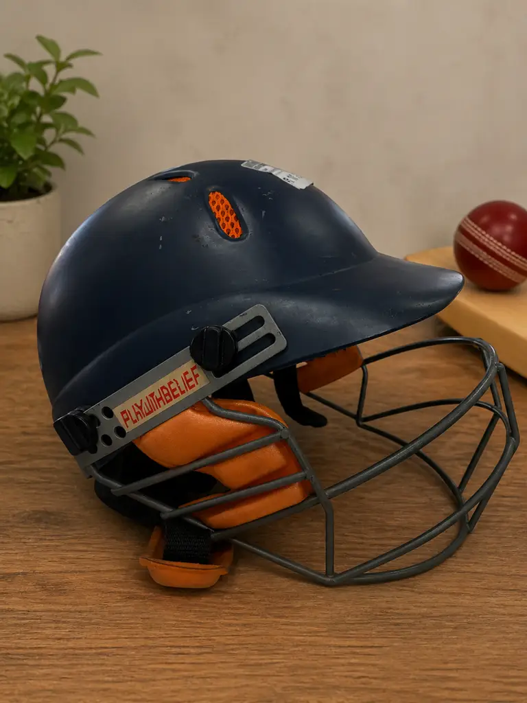 🏏 B & S Cricket Helmet (Medium) - View 3