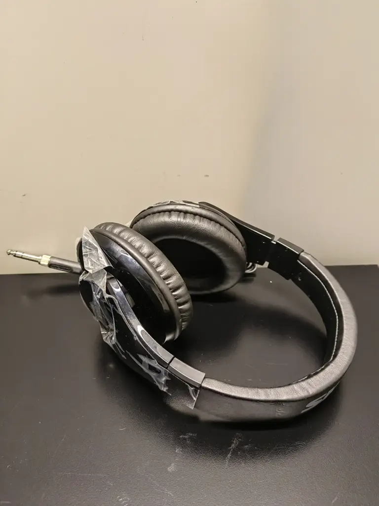 Shure Srh240a Professional Quality Headphones - View 3