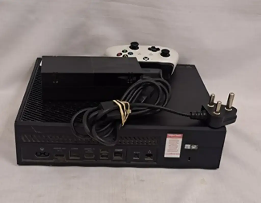 Xbox One 500Gb Gaming Console - View 3