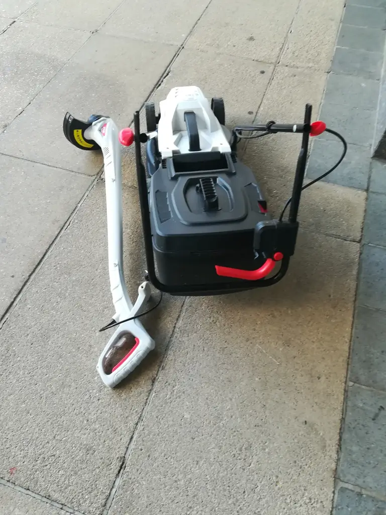 Ryobi Lawn Mower & Trimmer - View 3