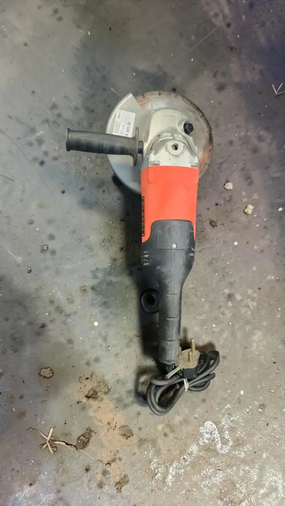 Black &Amp; Decker 2200W 230Mm Large Angle Grinder | Bdgl2223 | Heavy Duty |