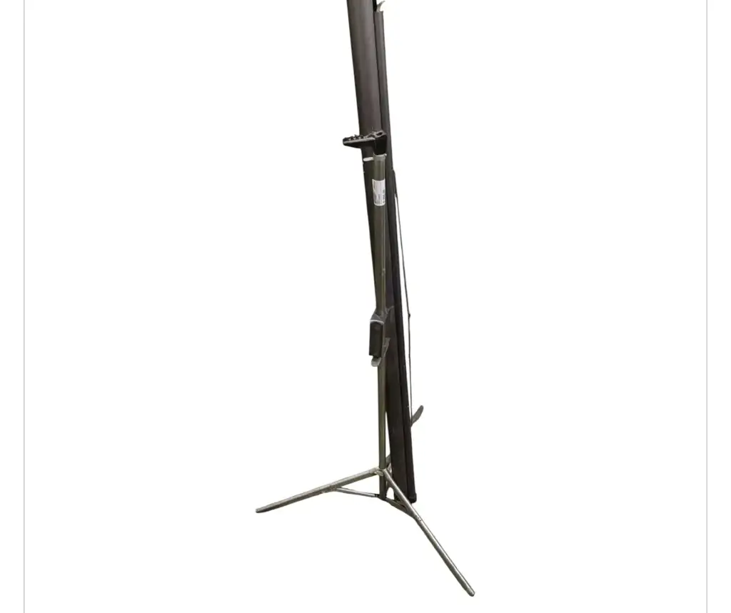 1.5M X 2.0M Pull-Down Projection Screen: - View 2
