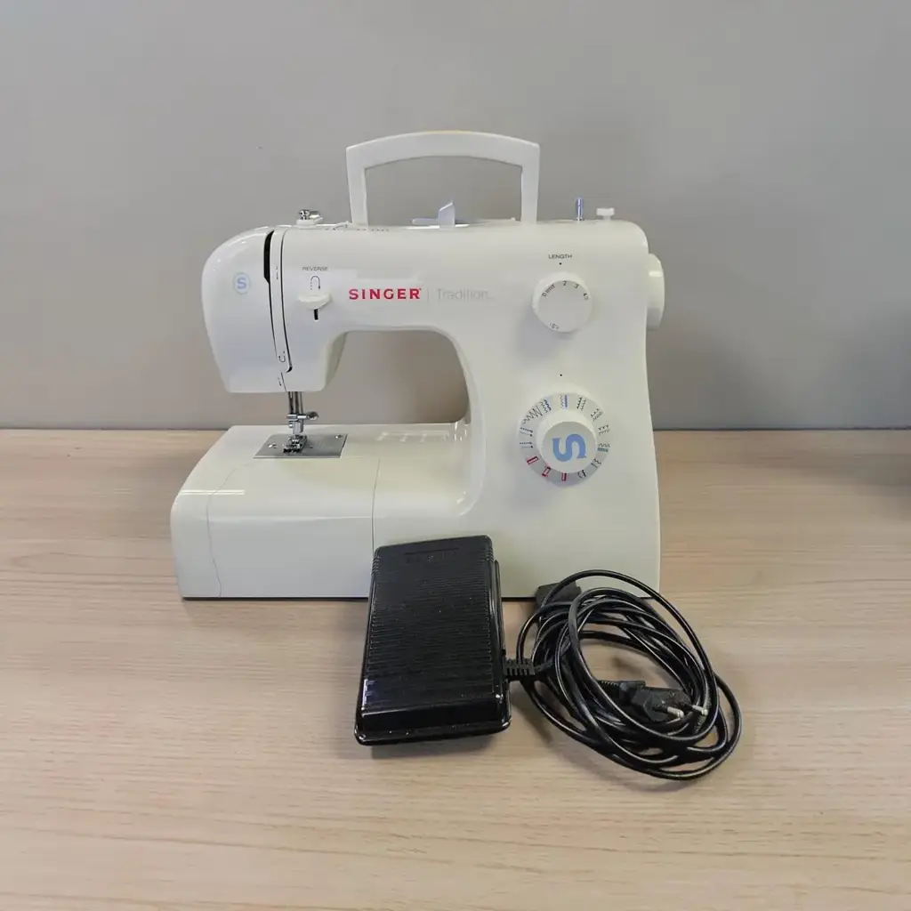 Singer Tradition 2259 Sewing Machine