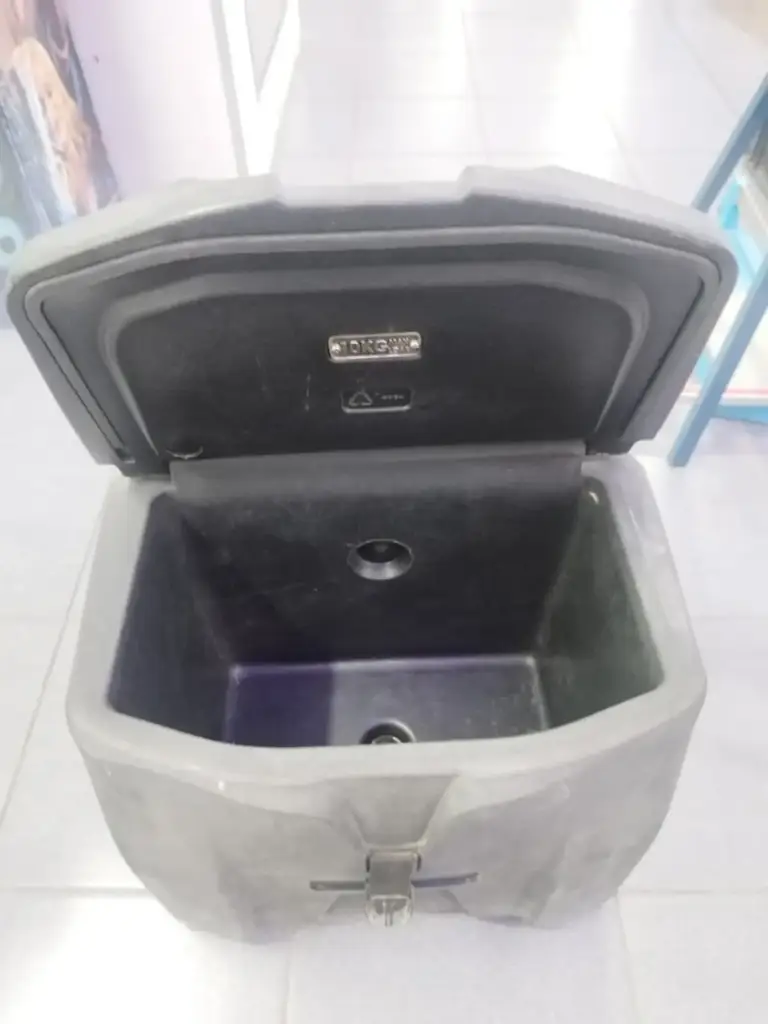 Isuzu Extra Cab Storage Box - View 3