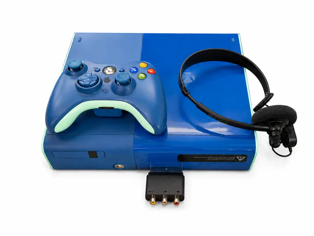 Xbox 360 Console – Blue - View 2