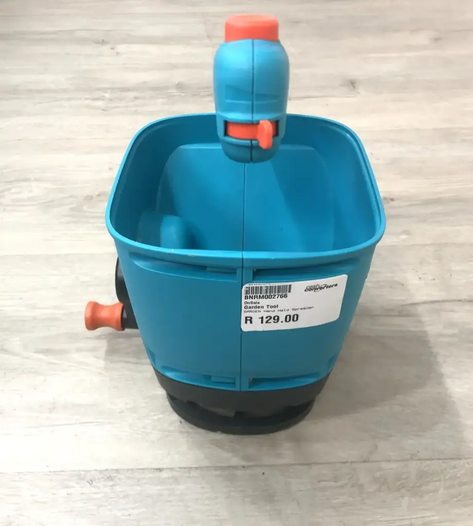 Gardena Road Salt Hand Held Spreader - View 2
